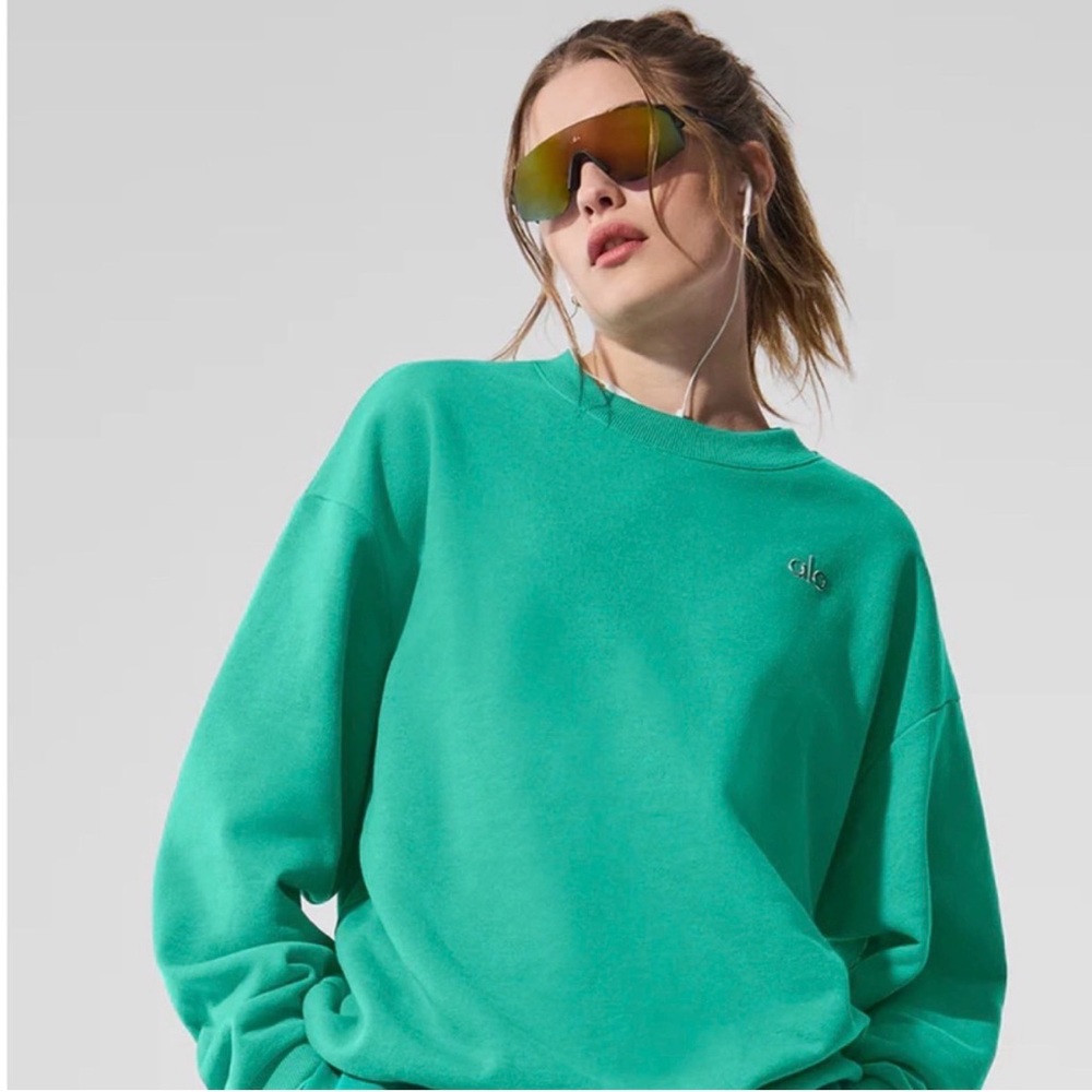 ALO Yoga Accolade Crewneck large sweatshirt unused/ like new! Spruce green color